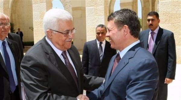 اتصال هاتفي بين الملك ومحمود عباس