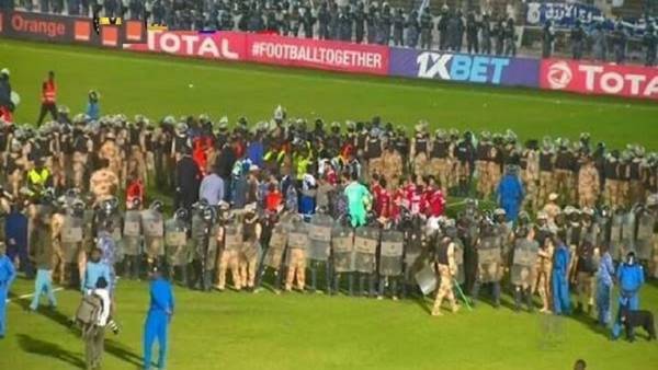 الأهلي المصري: إحنا كنا بنلعب بثكنة عسكرية