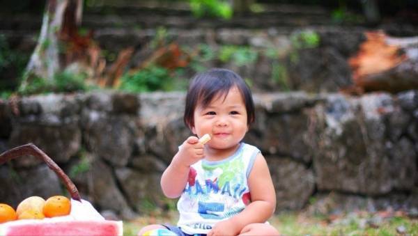 هل يفيد إجبار طفلك على تناول الطعام الصحي؟