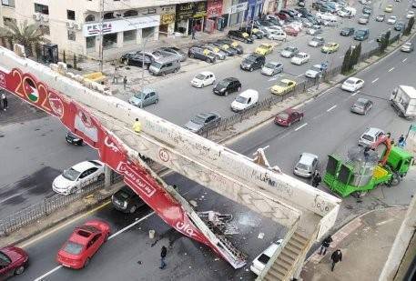 الأمانة : سقطت لوحة إعلانية فقط