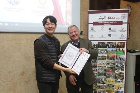 المولا يرعى تخريج طلبة جامعة دانكوك لبرنامج اللغة العربية