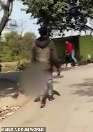 فيديو.. هندى يقطع رأس زوجته ويتجول بها وسط شوارع المدينة