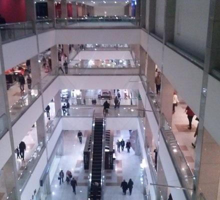 البحث الجنائي يحذر من اسلوب احتيالي يتواجدون في المولات ويطرحون اسئلة سهلة