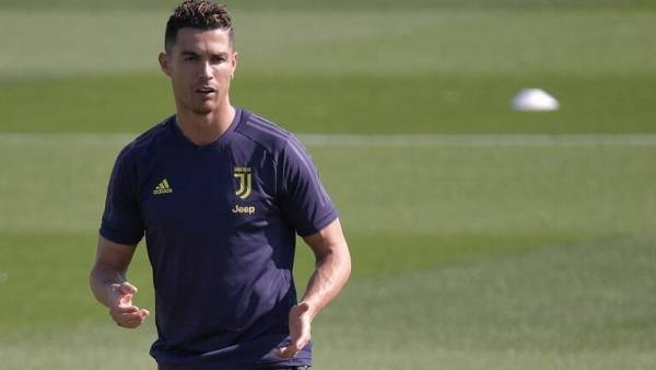 رونالدو يحتفل بعيد ميلاده الـ35 على طريقته الخاصة (فيديو)