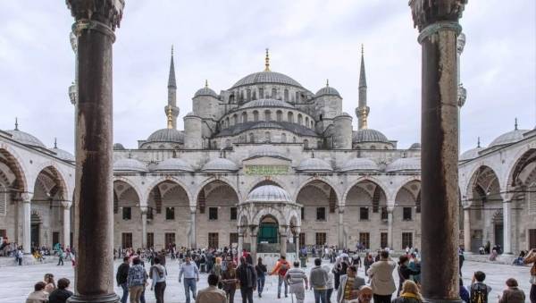 عشق بالفطرة وضرورة حياتية.. الأتراك يقبلون على تعلم العربية