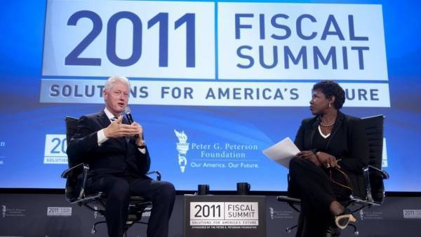 من هي الصحفية الأمريكية الأسطورة التي صدر طابع بريد يحمل صورتها؟