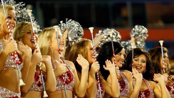 معركة حامية الوطيس بين لاعبات كرة السلة في أمريكا