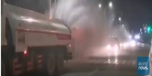 خوفا من انتشار “كورونا”.. تعقيم مدينة صينية كاملة بالمطهرات (فيديو)