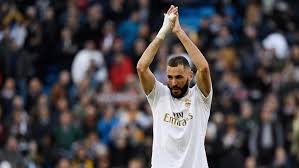 شاهد.. بنزيما في لفتة إنسانية يلتقي الطفل علي