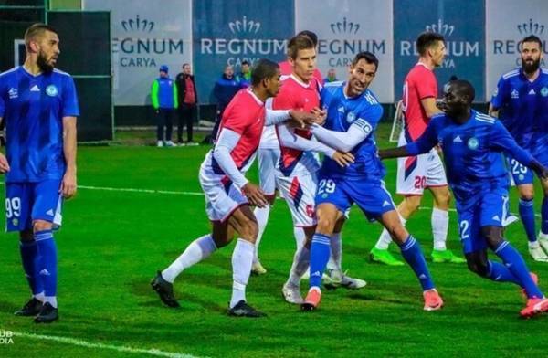 لاعب يتعمد تضييع ركلة جزاء لفريقه في الوقت القاتل (فيديو)