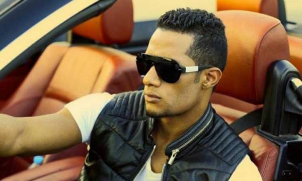 هكذا تسبب محمد رمضان في إيقاف طيار مصري عن العمل (فيديو)