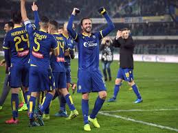 فيرونا يصعق يوفنتوس ليشعل الصراع على صدارة الدوري الإيطالي