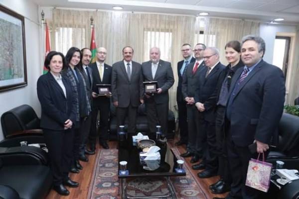 بحث استقبال طلبة تشيكيين لدراسة اللغة العربية في (الأردنية)