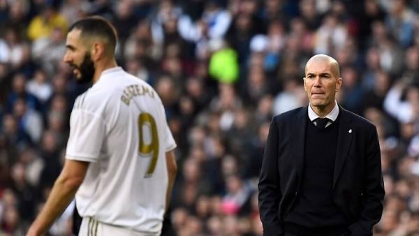 زيدان يكشف التشكيلة الأساسية لريال مدريد أمام أوساسونا