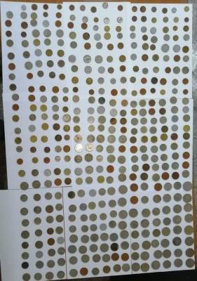 القبض على شخص اثناء قيامه بعرض عملات نقدية أثرية للبيع