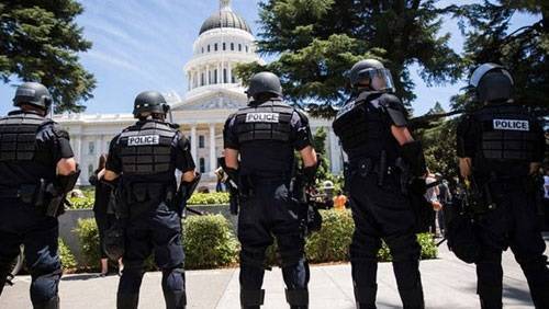 واشنطن بوست: توقيف رجل قرب البيت الأبيض هدد بقتل ترامب طعنا بالسكين