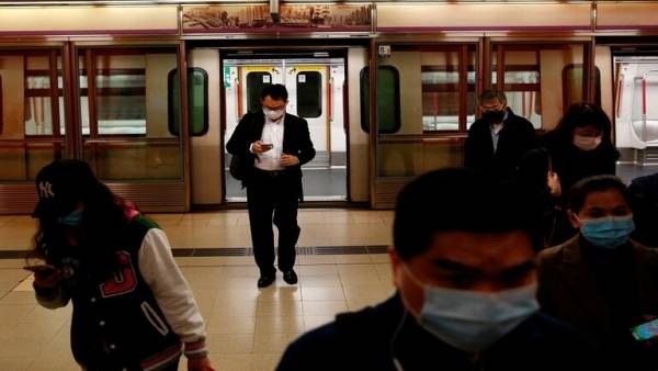 الصينيون يعودون للعمل رغم تفشي كورونا (صور)