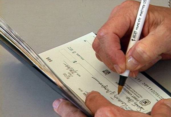 اقتصاديون: يعلقون على ارتفاع الشيكات المرتجعة.. ويوجهون رسالة للبنك لمركزي