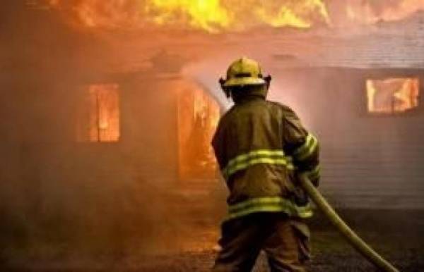 الدفاع المدني يخمد حريقا داخل مشغل لصناعة الأحذية في عمّان