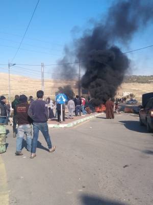 احتجاجات واحراق اطارات في الكرك .. و النائب الحباشنة يتهم الحكومة باشعال الفتنة  (صور)