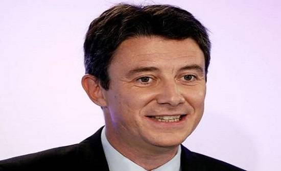 فيديوهات جنسية لمرشح مدعوم من الرئيس الفرنسي