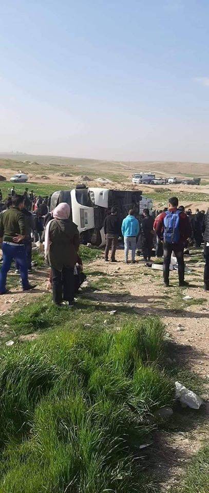 وفاة و٢٩ اصابه بحادث تدهور حافلة نقل طلاب على طريق المفرق