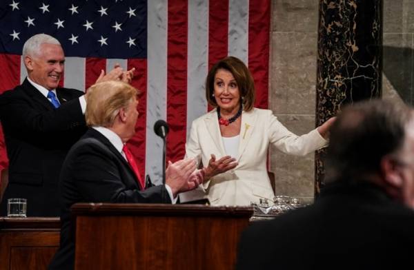 بيلوسي لـCNN: لهذا السبب مزقت خطاب ترامب