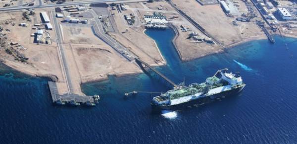 ارقام صادمة .. مئات الملايين كلفة استئجار شركة الكهرباء الوطنية لباخرة غاز