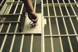 شاهدوا.. مطعم على شكل سجن يحدث ضجة كبيرة في السعودية