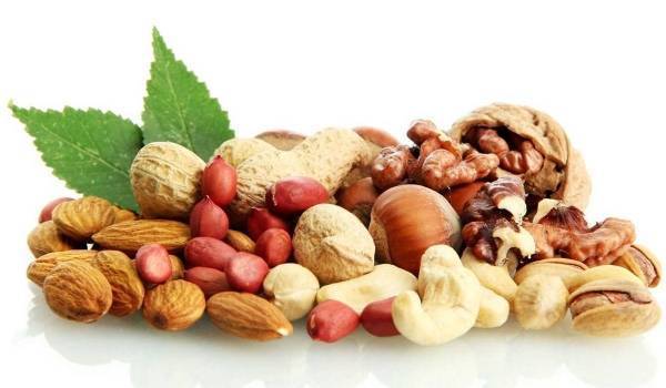 للوقاية من سرطان الثدي... تناولي هذا النوع من المكسرات