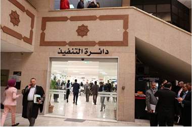 صحفي مخضرم يطلب تنفيذ قرار حكم صادر ضده في قضيته مع والد احد الوزراء السابقين