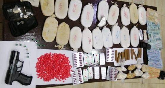 القبض على ١٠ اشخاص بحوزتهم مخدرات وأسلحة في عمان والزرقاء واربد