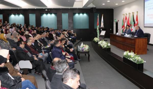 رئيس عمان العربية  يلتقي طلبة الماجستير والبكالوريوس الجدد