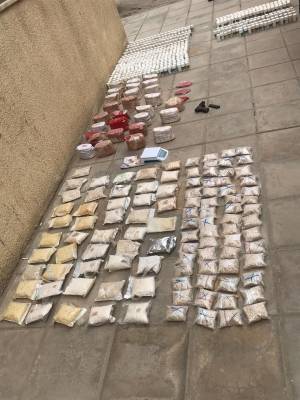 ضبط كميات كبيرة من المواد المخدرة بمداهمات لادارة مكافحة المخدرات في البادية الشمالية  .