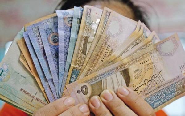 اتفاق على رفع الحد الأدنى للأجور إلى 260 دیناراً