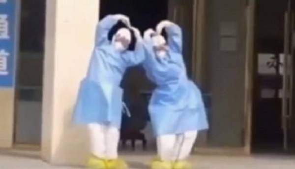 رقصة خاصة احتفالا بشفاء 6 من كورونا في الصين