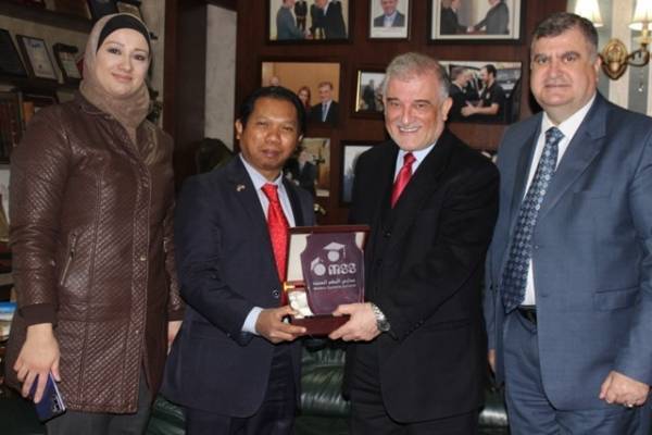 مدير عام مدارس النظم الحديثة الدكتور مصطفى العفوري يستضيف الملحق التعليمي في السفارة الماليزية