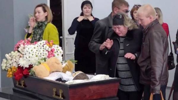 إمرأة متوحشة تقتل ابن زوجها لأنه فتح باب الثلاجة دون إذنها