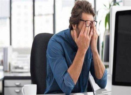 كيف تحمي عينيك من متلازمة النظر إلى الكمبيوتر؟