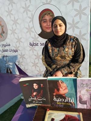 قامت دولة الامارات بإحتضان الجانب الابداعي الثقافي لرهف عطية بدعوتها للقيام بإشهار كتابها الثالث(من كل روض زهرة)