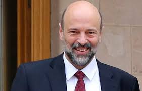 الرزاز: أولوية الحكومة تعزيز الأمن الوطني .. ودعم الأجهزة الأمنية