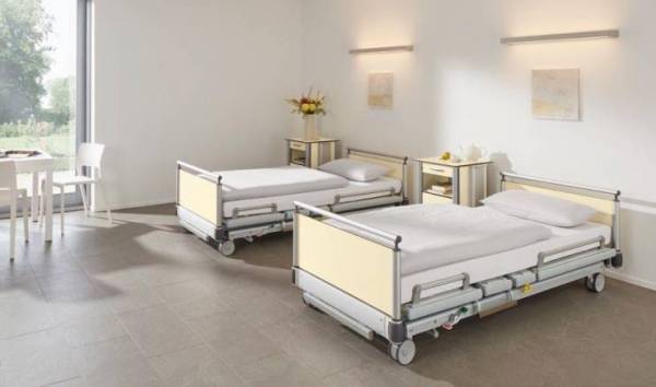 أشعل النار في سريره للفت انتباه الممرضة