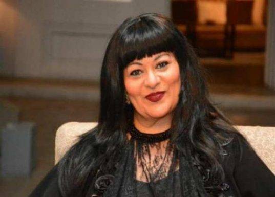 فنانة مصرية شهيرة تنشر صورة مرعبة لوجهها وتطلب الدعاء (صورة)