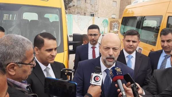 الرزاز يرعى اطلاق تطبيق مسار للنقل المدرسي – صور