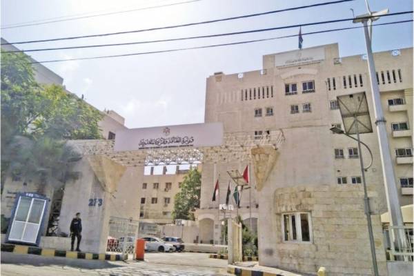 العطارات ترفض التفاوض مع الحكومة لخفض كلف إنتاج الكهرباء