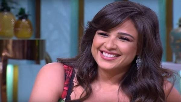 الفنانة ياسمين عبد​ العزيز تعترف بعلاقتها العاطفية مع أحمد العوضي ردا على اتهامات شقيقها