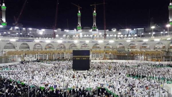 السعودية تعلق تأدية العمرة لمواطنيها و المقيمين بسبب كورونا
