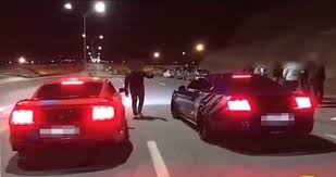 إدارة السير تضبط سائقين أجريا سباقاً على الشارع العام في محافظة اربد .