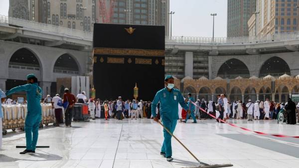 السعودية: قرار بإغلاق الحرمين الشريفين عقب انتهاء صلاة العشاء بساعة