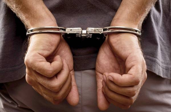 القبض علی سارق مرکبة بداخلها 3 أطفال في إربد